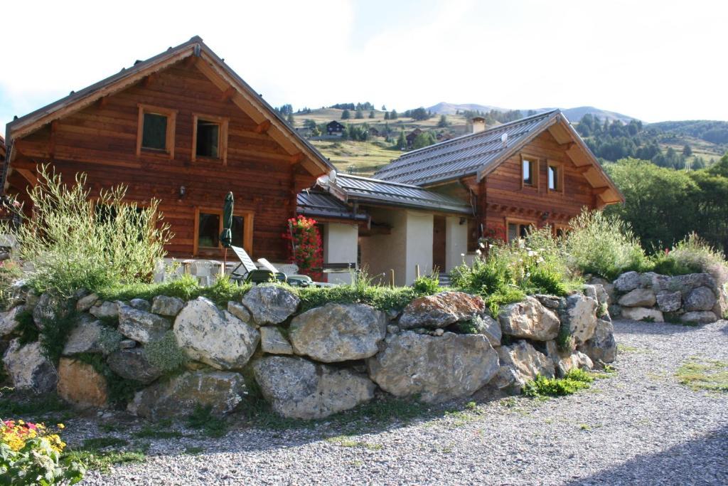 Le Chalet Du Queyras And Spa 莫利涅恩凯拉 外观 照片